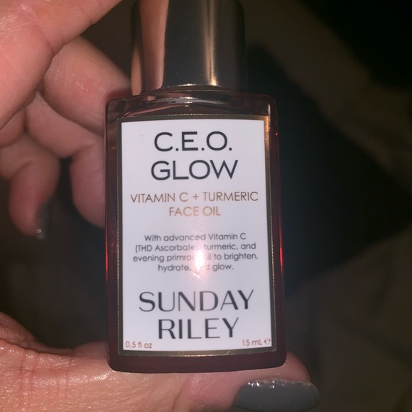 Sunday Riley C.E.O Glow. Vitamin C + Turmeric. - Picture 1 of 3